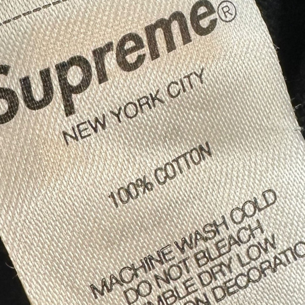 スモールボックスロゴTシャツ