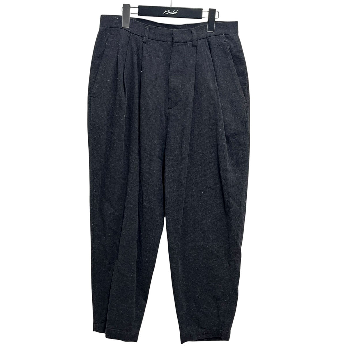 テーパードパンツ