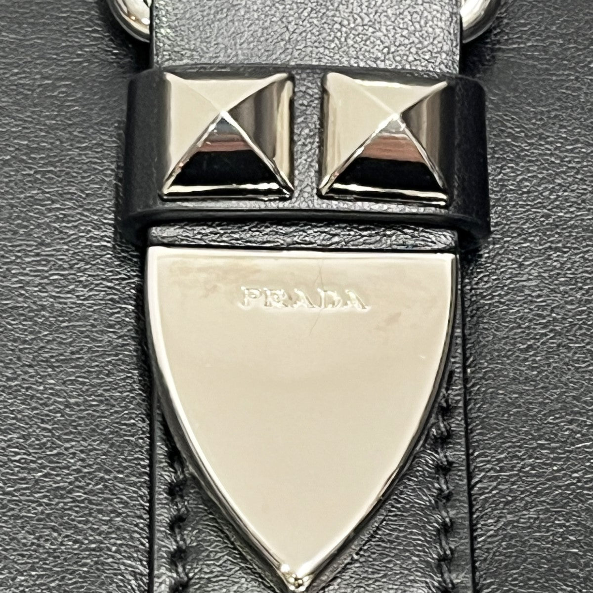 PRADA エレクトラスタッズレザーショルダーバッグ1BD120 の古着・中古アイテム
