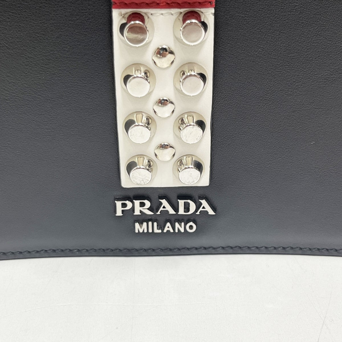 PRADA(プラダ) エレクトラスタッズレザーショルダーバッグ1BD120 1BD120 ブラック×レッド｜【公式】カインドオルオンライン  ブランド古着・中古通販【kindal】