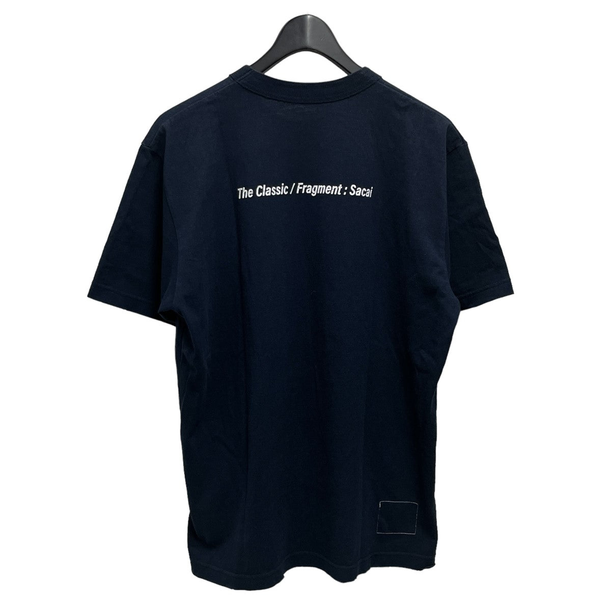 sacai(サカイ) Fragment Design LOGO Tシャツ21-0314S 21-0314S ネイビー サイズ 3｜【公式】カインドオルオンライン  ブランド古着・中古通販【kindal】