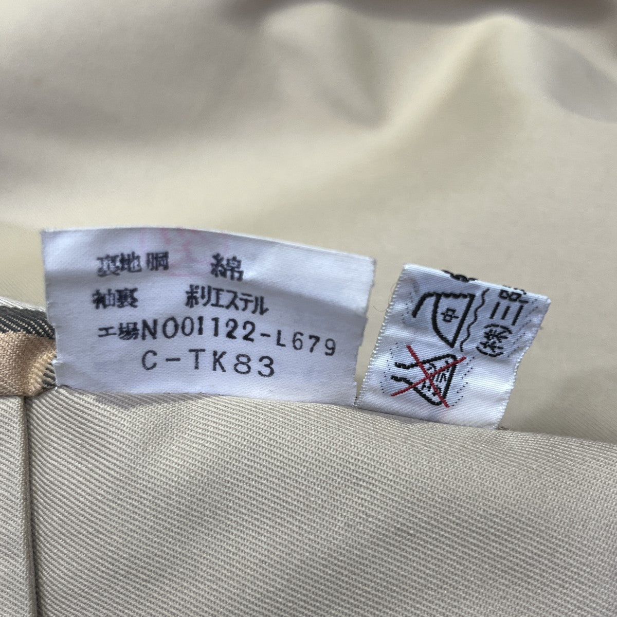 D4DECD05-D940-4F1C-BABC-