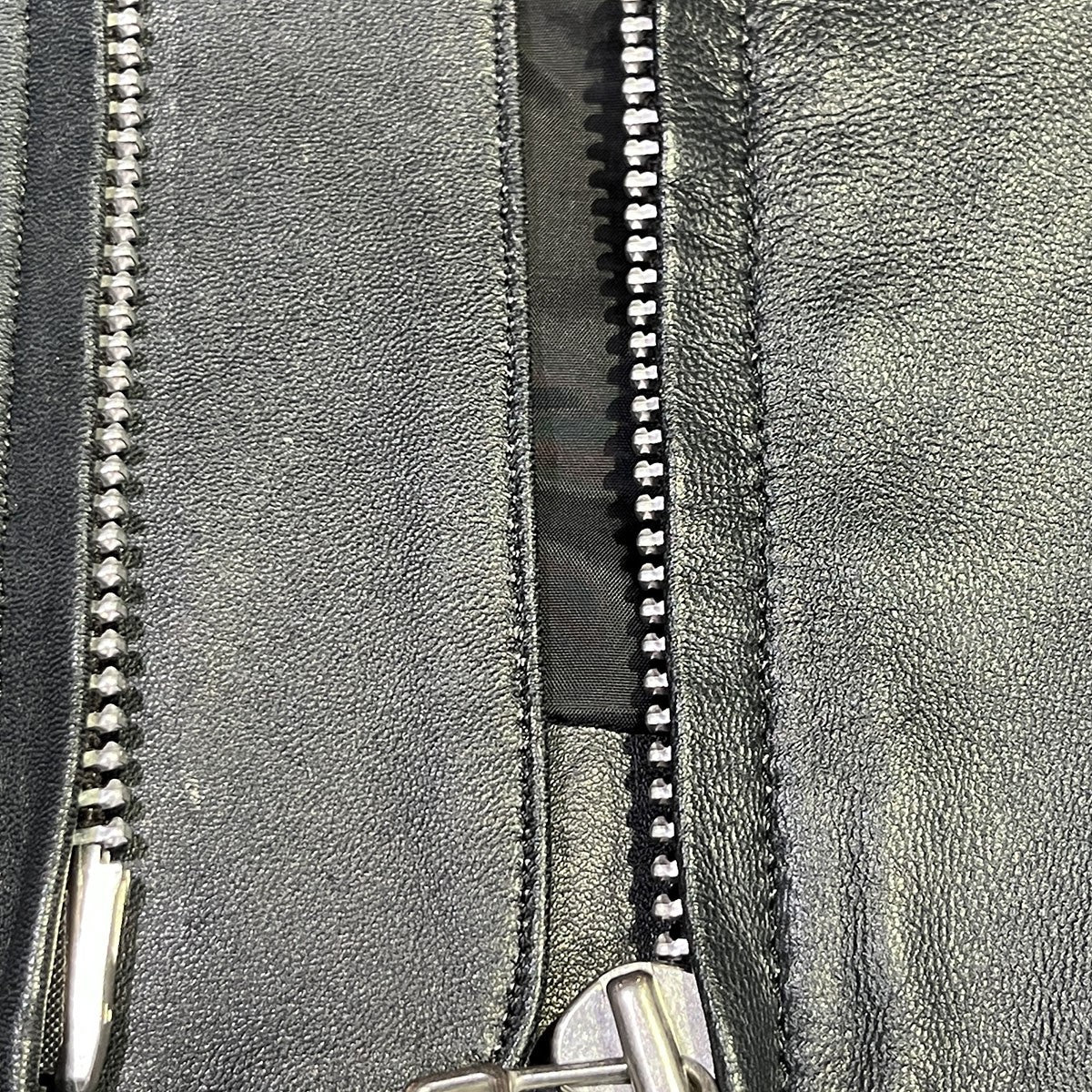 ヨウジヤマモトプールオムの18SS YUSUKE SAITOH 大正モダンガールレザージャケッド レザージャケット HW-Y09-703です。 Yohji Yamamoto pour homme 古着・中古 アウター アイテム