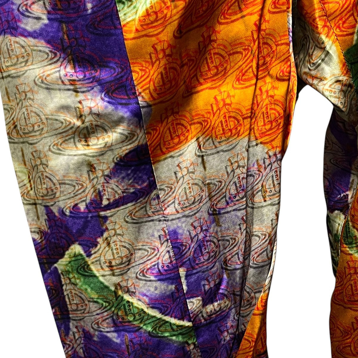 美品✨ヴィヴィアンウエストウッドレッドレーベル オーブ総柄 ブルゾン Mサイズ ヴィヴィアン・ウエストウッドから日本限定新ラインが登場 ブランド