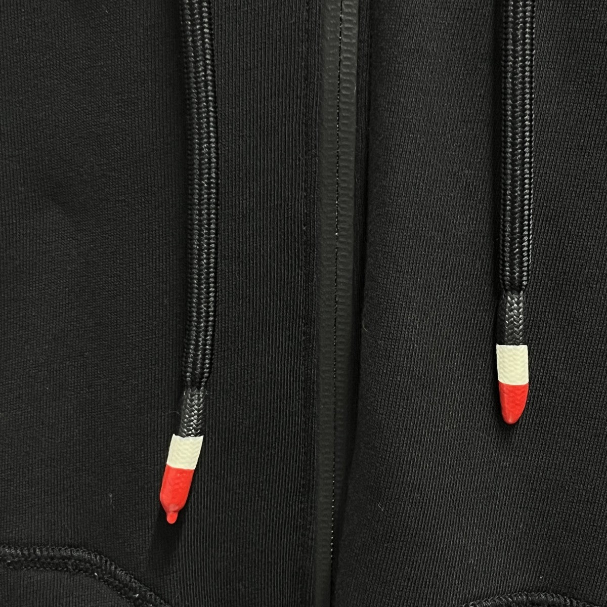 MONCLER(モンクレール) GENIUS2 ロゴワッペンパーカー MONCLER(モンクレール) GENIUS2 ロゴワッペンパーカー
