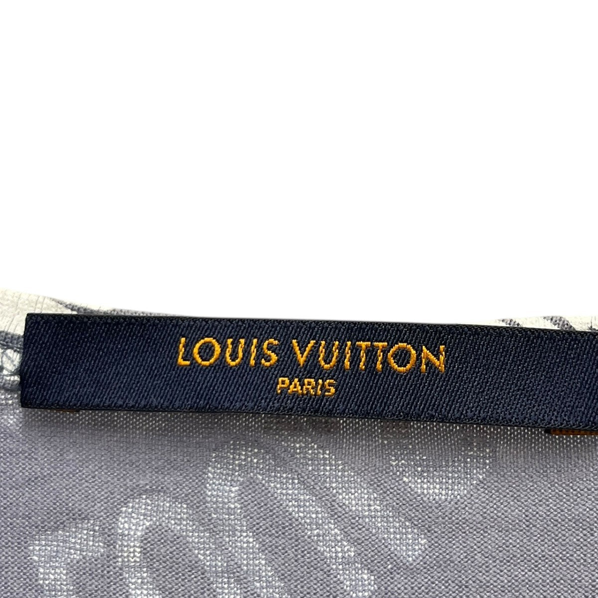 LOUIS VUITTON(ルイヴィトン) VネックロゴプリントTシャツ