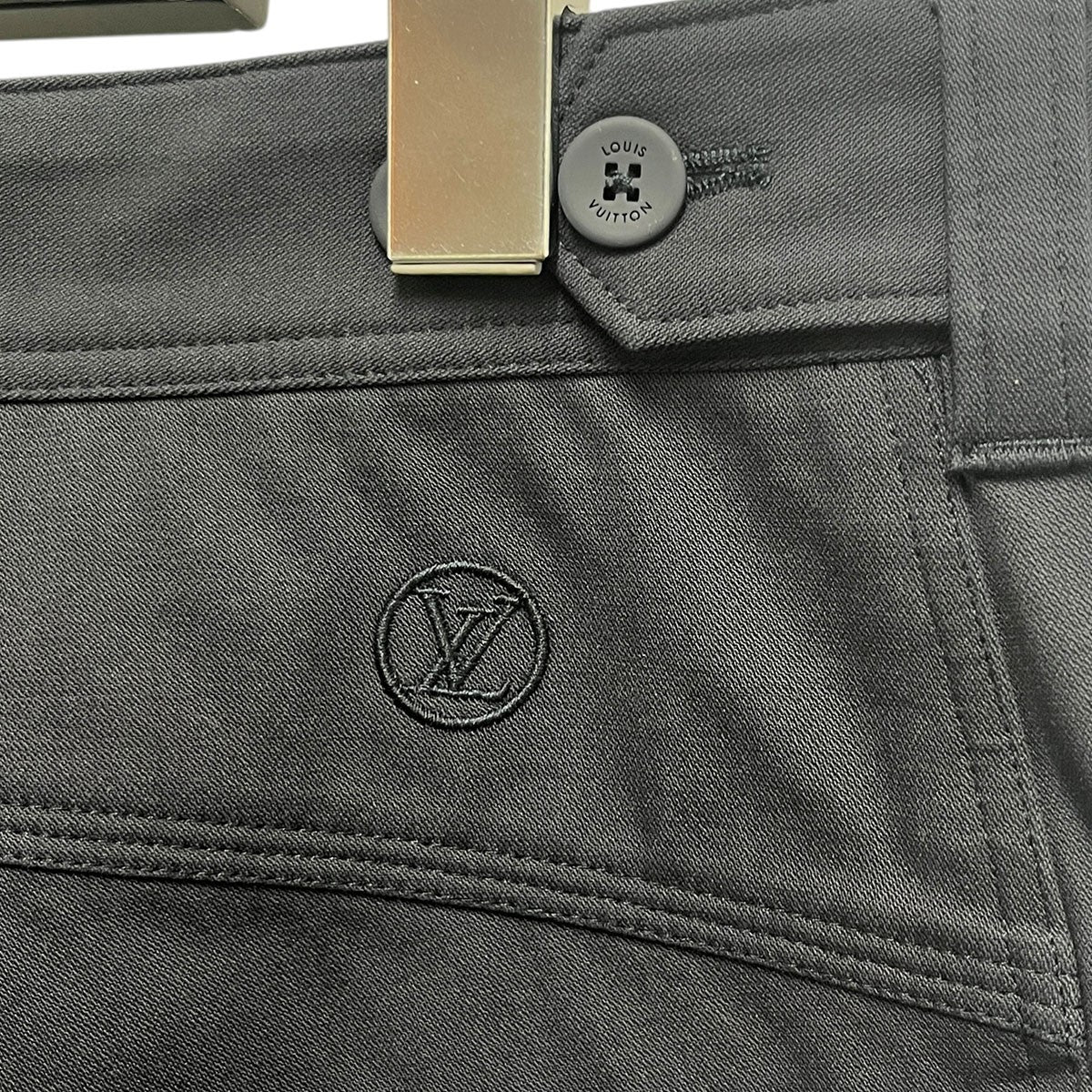 LOUIS VUITTON 3Dポケット裾ドローコードロゴパンツRM181M FAC HEP02W 古着・中古-4枚目のアイテム画像