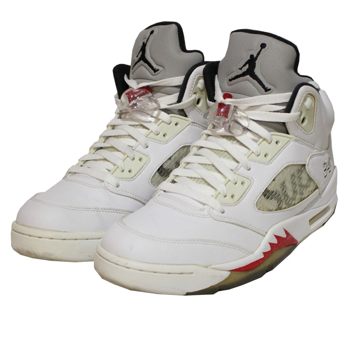 Supreme x NIKE 古着・中古 シュプリーム ナイキのAIR JORDAN 5 Retro Supreme Whiteです。