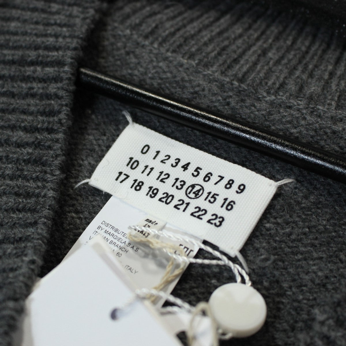 Maison Margiela(メゾンマルジェラ) 21AW Wool Knit Vest ウール ニットベスト S50TH0050 グレー サイズ  M｜【公式】カインドオルオンライン ブランド古着・中古通販【kindal】