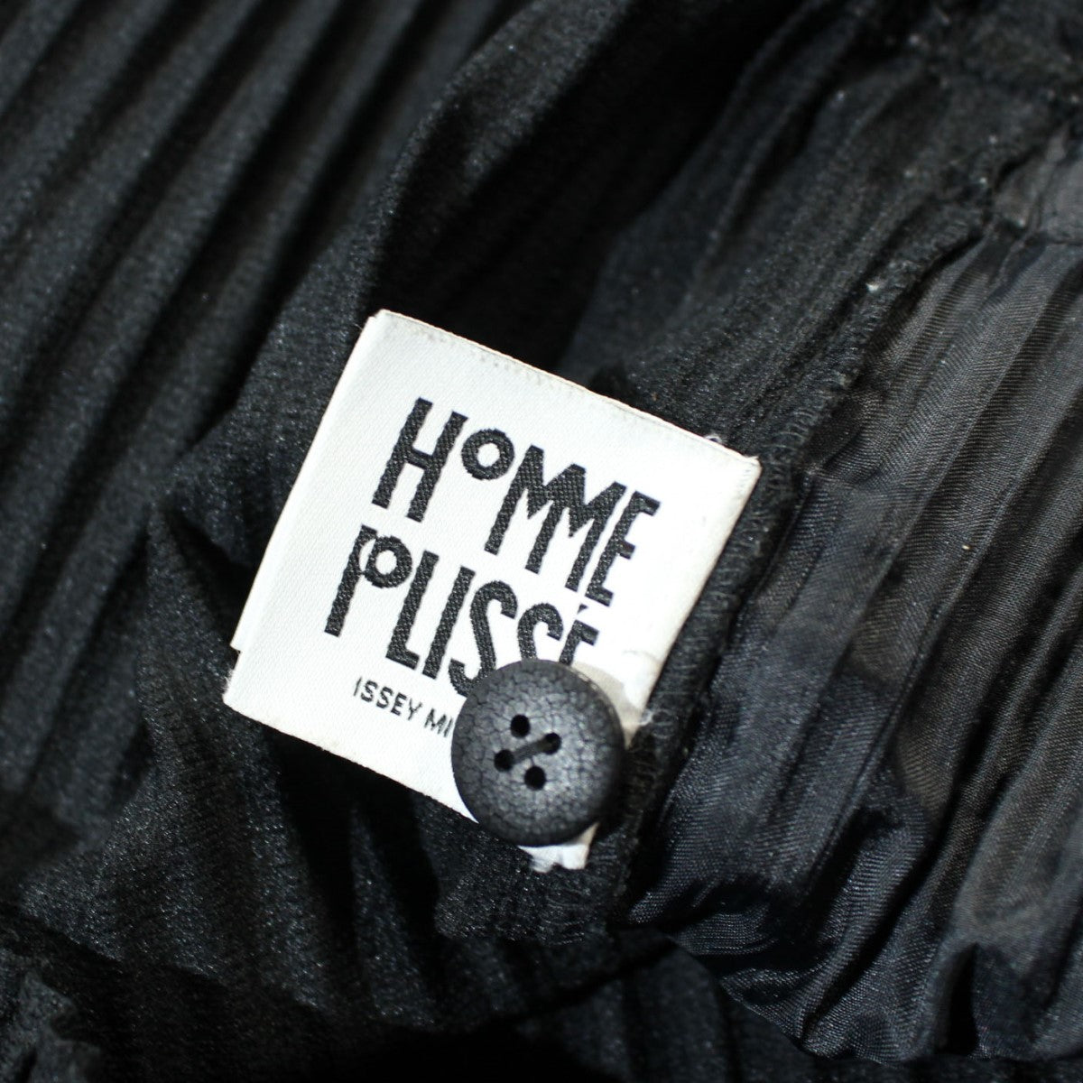 HOMME PLISSE ISSEY MIYAKE(イッセイミヤケオムプリッセ) プリーツ サルエル パンツ HP55JF053 ブラック サイズ 3｜【公式】カインドオルオンライン  ブランド古着・中古通販【kindal】