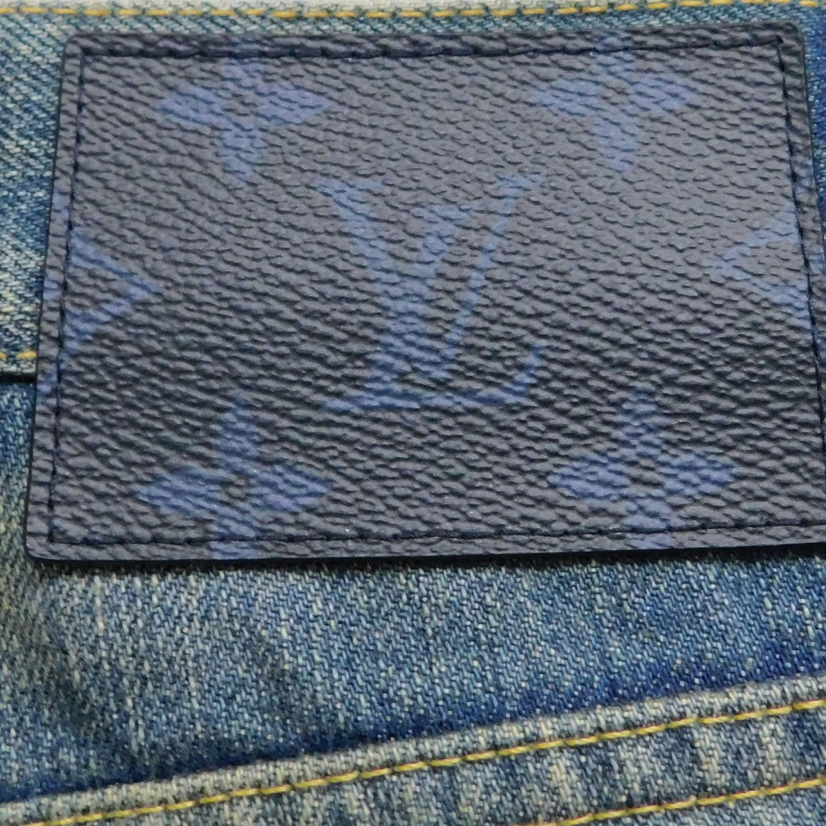 LOUIS VUITTON(ルイヴィトン) ロゴ刺しゅう VLパッチ SLIMデニム LOUIS VUITTON(ルイヴィトン) ロゴ刺しゅう VLパッチ SLIMデニム