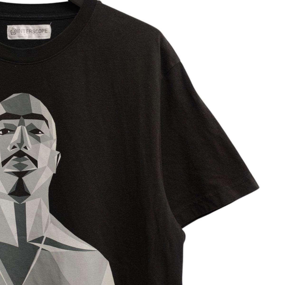 Interscope Records×FRAGMENT DESIGN 古着・中古 インタースコープ・レコード×フラグメントデザインのINTERSCOPE 2Pac Tシャツです。
