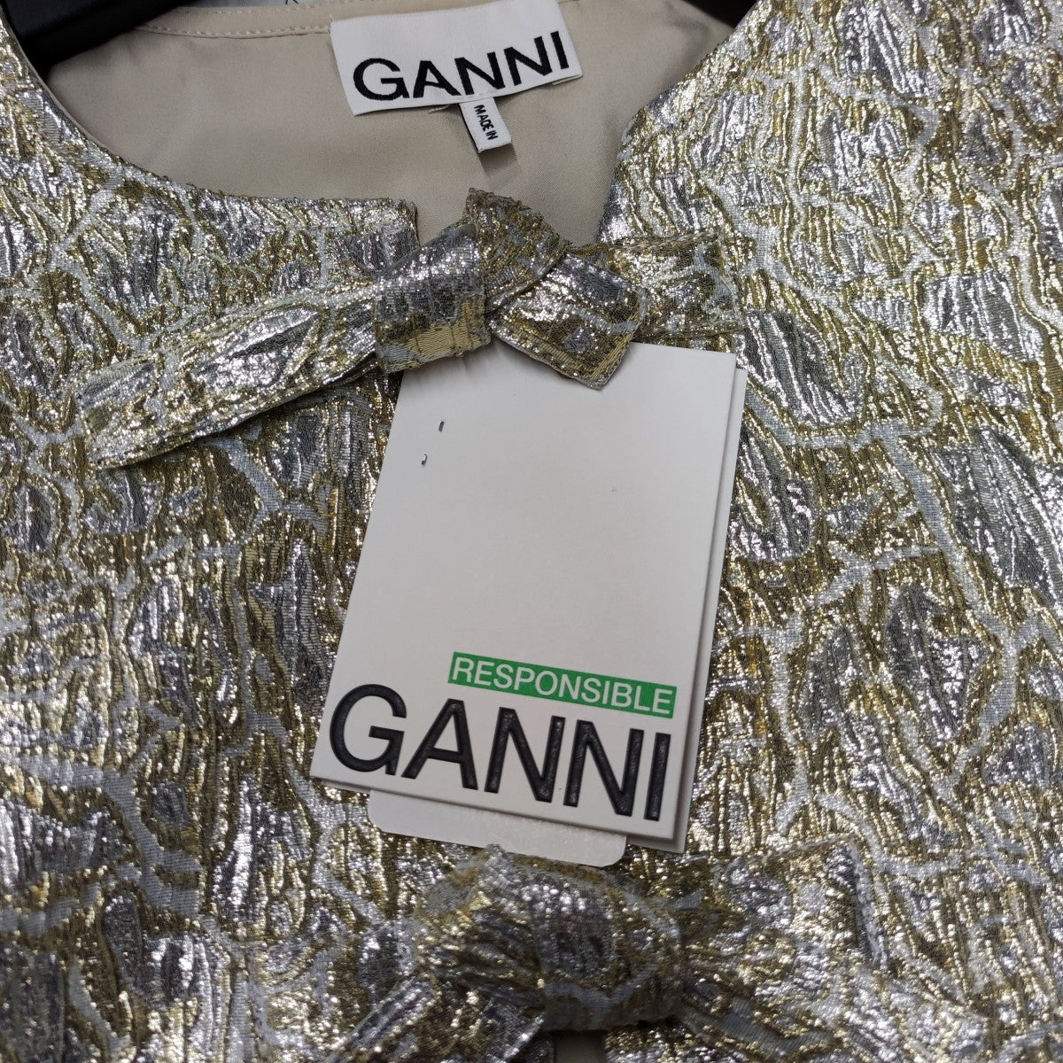 新品 GANNI シュシュ　ゴールド/シルバー 買ってみた 新品 GANNI シュシュ ゴールド/シルバー