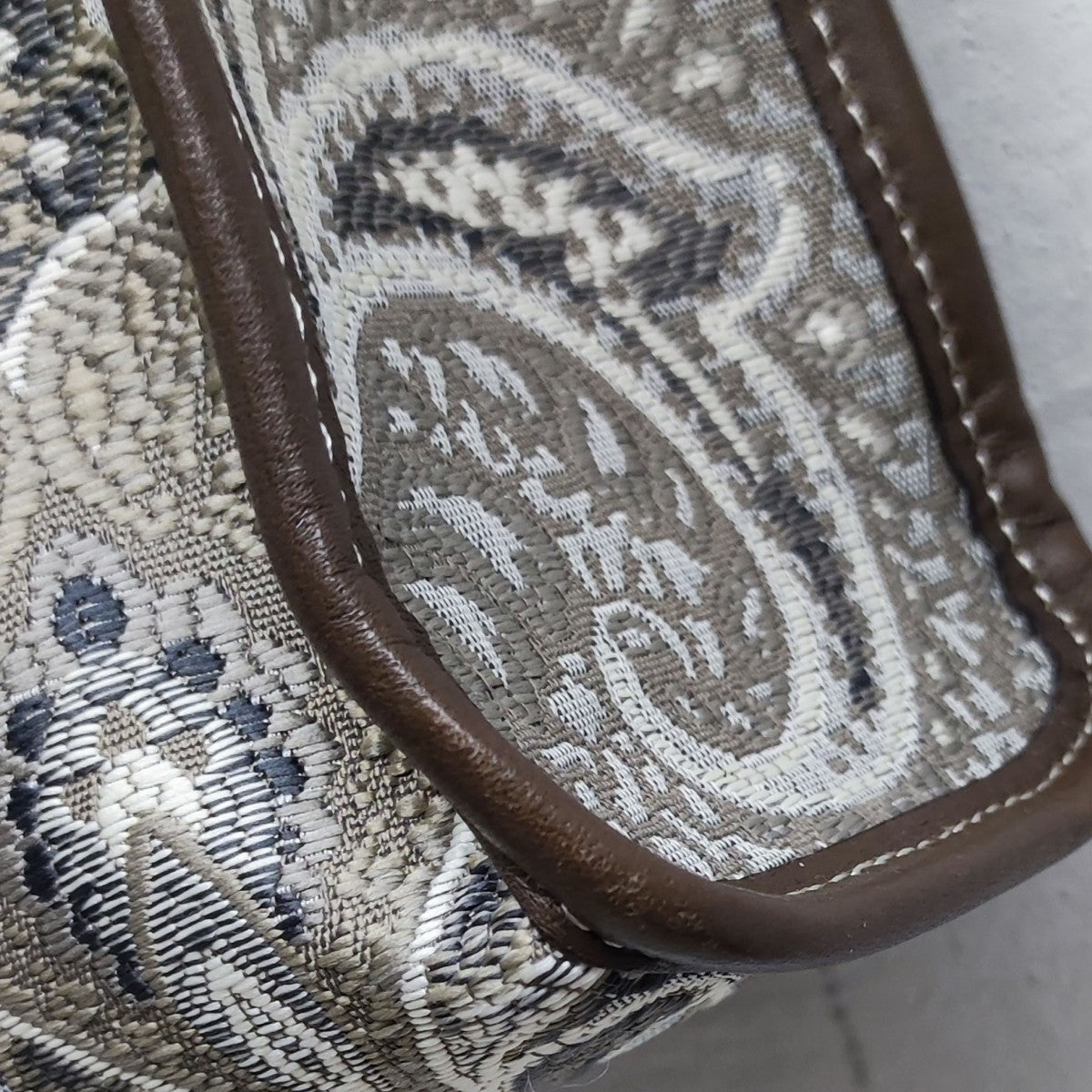 A VACATION(アヴァケーション) ペイズリー柄トートバッグ グレー