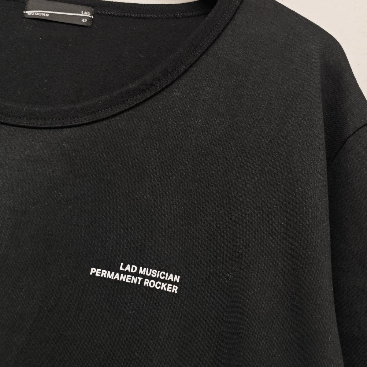 PERMANENT ROCKER Tシャツ