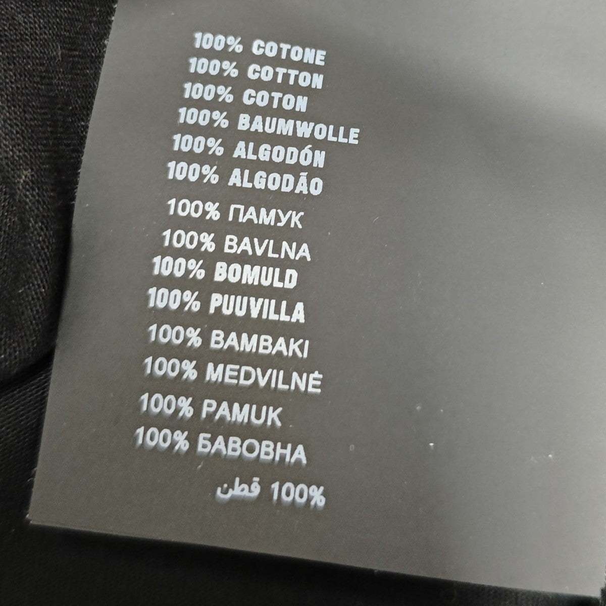 トライアングルタグ VネックTシャツ