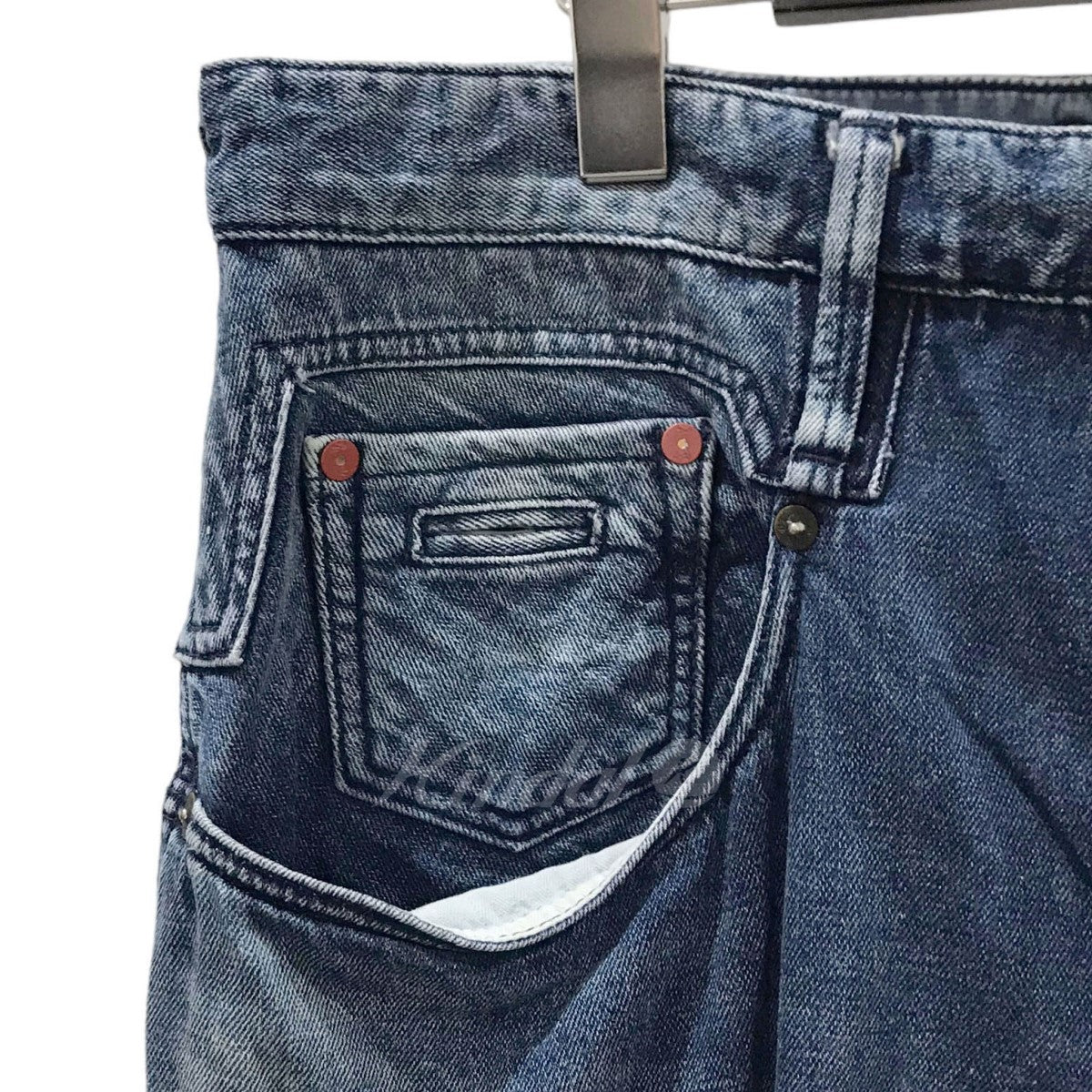 DENHAM(デンハム) 加工デニムパンツ CROSS BACK CARROT FIT クロスバック キャロットフィット  01-21-04-11-019 インディゴ サイズ 32｜【公式】カインドオルオンライン ブランド古着・中古通販【kindal】