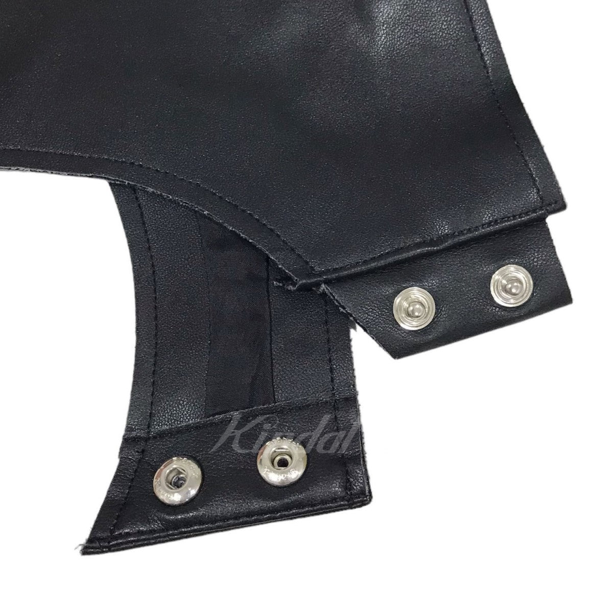 サカイの23SS ジップデザインフェイクレザーベスト 23-06497です。 sacai トップス 古着・中古アイテム