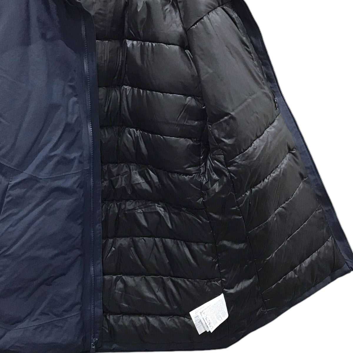 アークテリクスのダウンジャケット Camosun Parka カモーソンパーカ 16110です。 ARC’TERYX アウター 古着・中古アイテム
