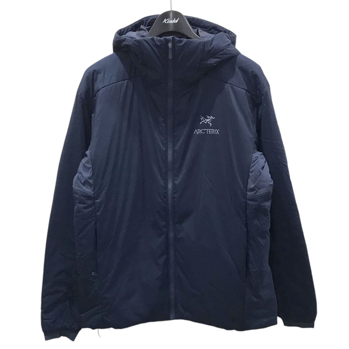 ARC'TERYX(アークテリクス) ジップアップ中綿フーデッドジャケット Atom AR Hoody アトムARフーディ 24105 24105  ネイビー サイズ M｜【公式】カインドオルオンライン ブランド古着・中古通販【kindal】