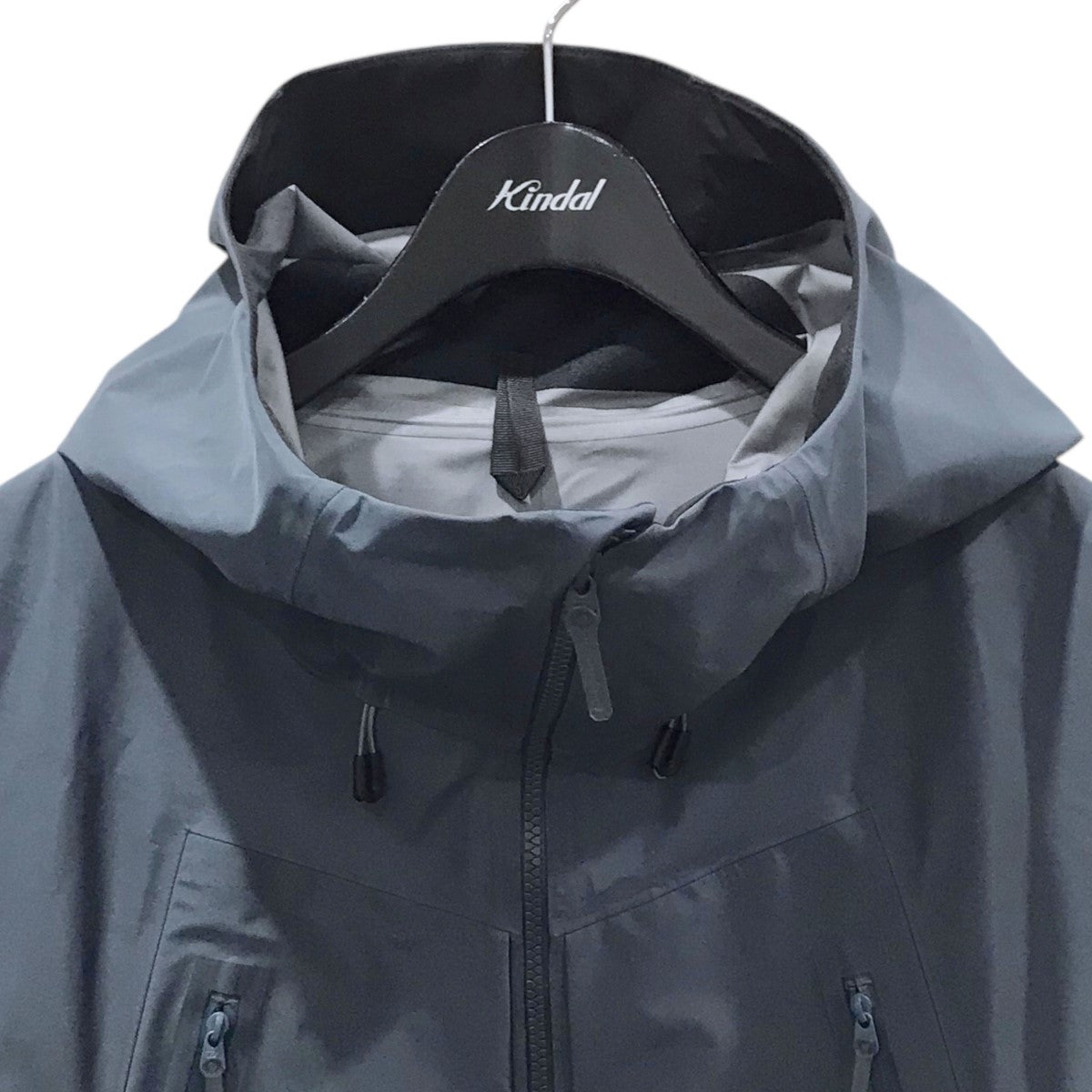 Descente ALLTERRAIN 81(デサント オルテライン エイティワン) マウンテンパーカー GORE-TEX SHELLJACKET  ZC ゴアテックス シェルジャケット ZC DOMXGC32 DOMXGC32 グレー サイズ M｜【公式】カインドオルオンライン  ブランド古着・中古通販【kindal】