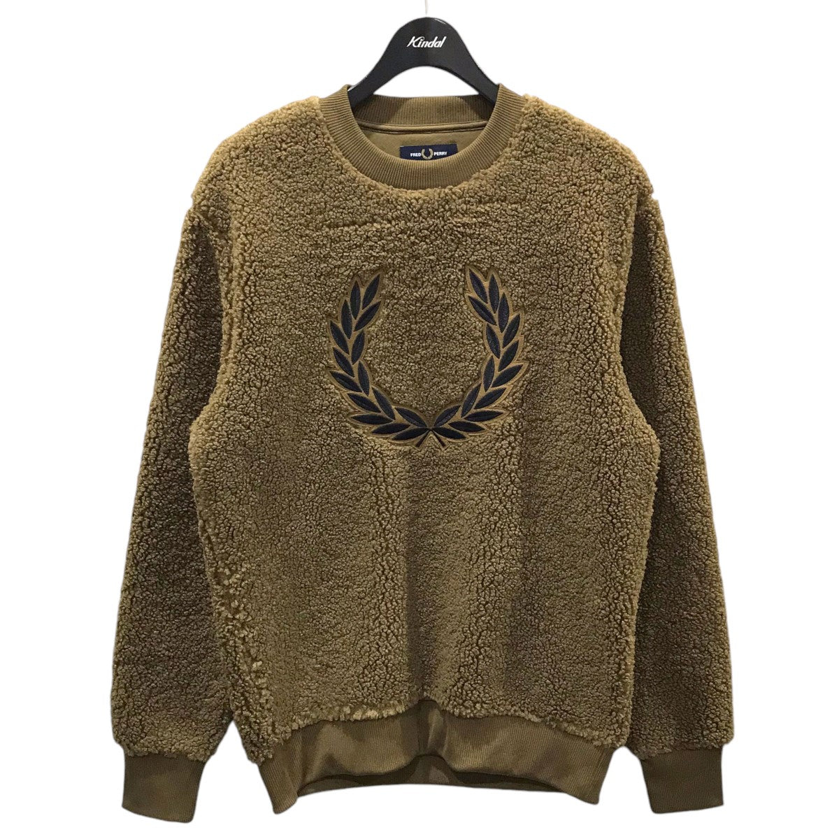 フレッドペリーの22AW プルオーバーフリーストップス Borg Fleece Sweatshirt ボーグフリース スウェットシャツ M4670です。 FRED PERRY 古着・中古 トップス アイテム