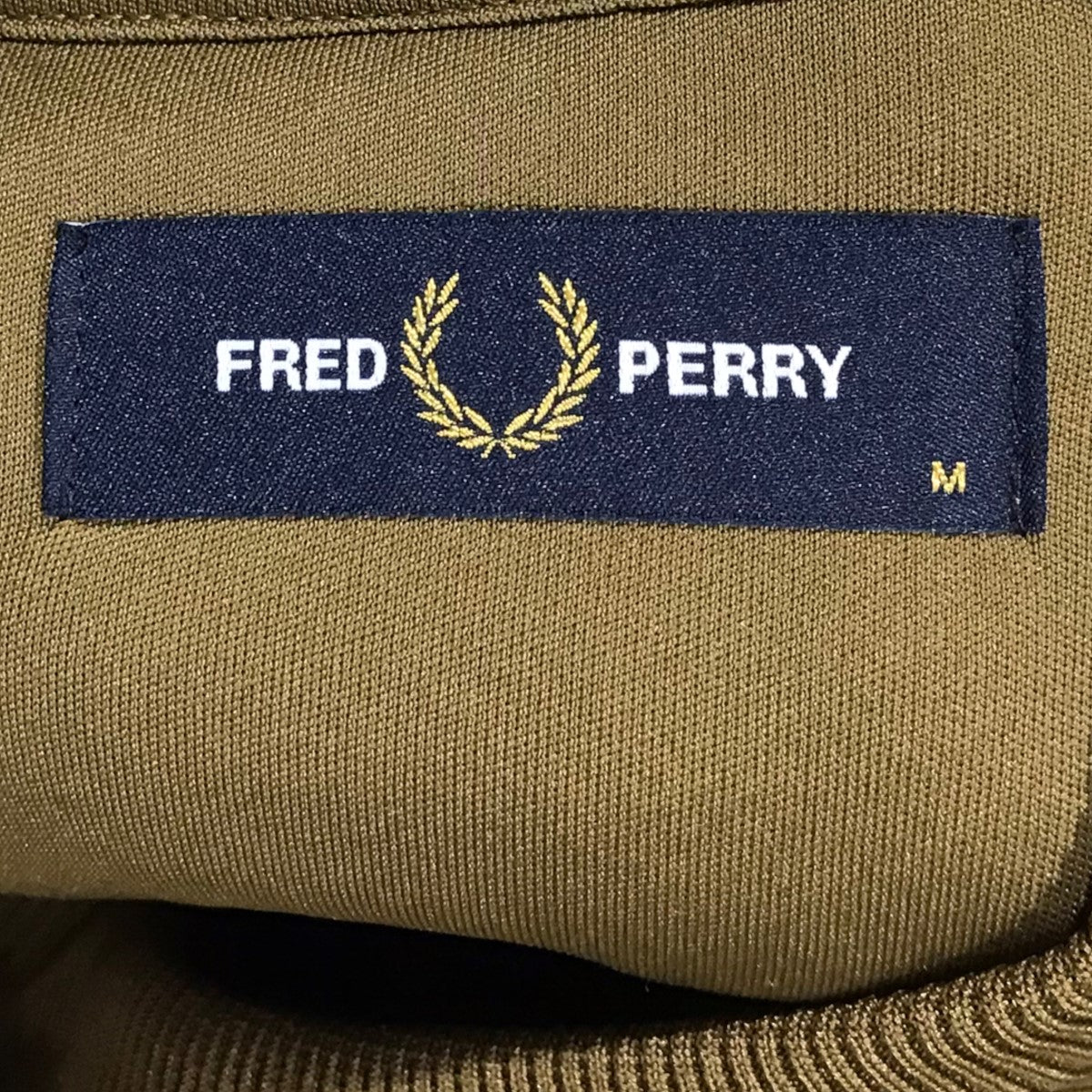 フレッドペリーの22AW プルオーバーフリーストップス Borg Fleece Sweatshirt ボーグフリース スウェットシャツ M4670です。 FRED PERRY 古着・中古 トップス アイテム