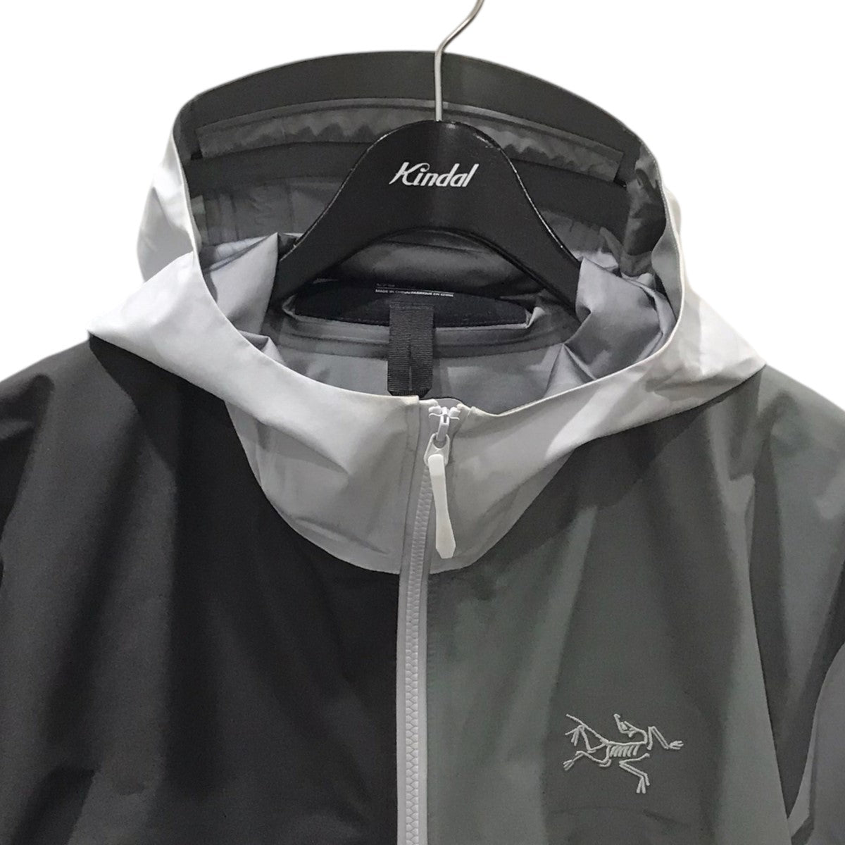 アークテリクス×ビームスのマウンテンパーカー Wabi-Sabi Beta Jacket 侘び寂び(ワビサビ) ベータジャケット X000007490です。 ARC’TERYX×BEAMS 古着・中古 アウター アイテム