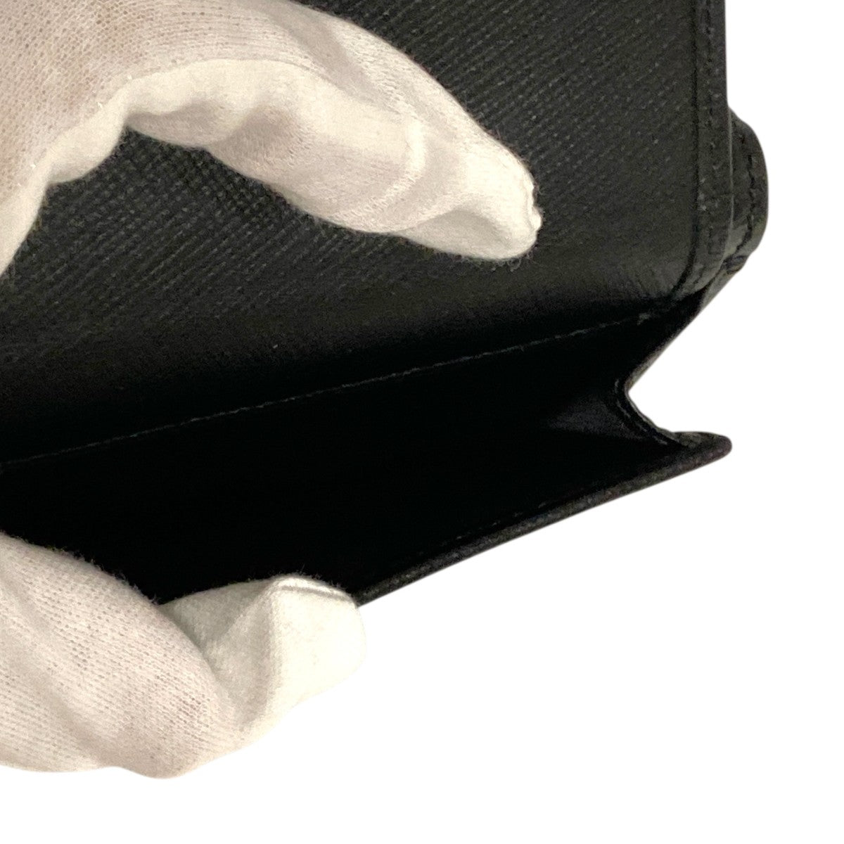 m*a様 JIMMY CHOO 三つ折り 財布 ブラック JIMMY CHOO(ジミーチュウ) 三つ折り財布 ブラック｜【公式