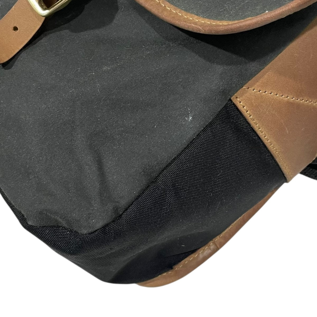 メッセンジャー バッグ 130th Anniversary Transport Crossbody Bag 130周年記念 トランスポート クロスボディーバッグ 242UBA0718