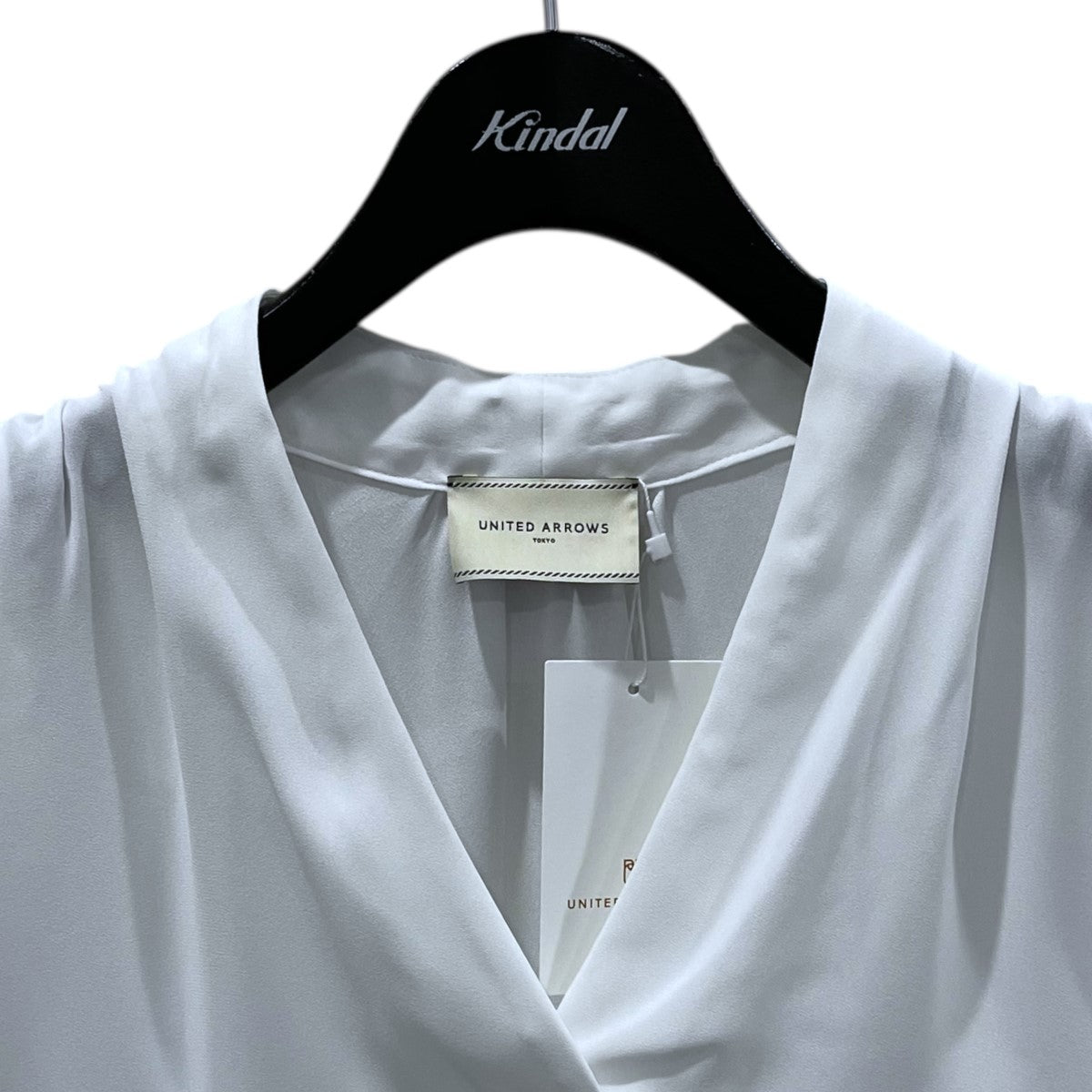 ユナイテッドアローズ UNITED ARROWS プルオーバーノースリーブVネックブラウス 1516-299-1536 ホワイト サイズ：36 UNITED ARROWS(ユナイテッドアローズ) プルオーバーノースリーブ