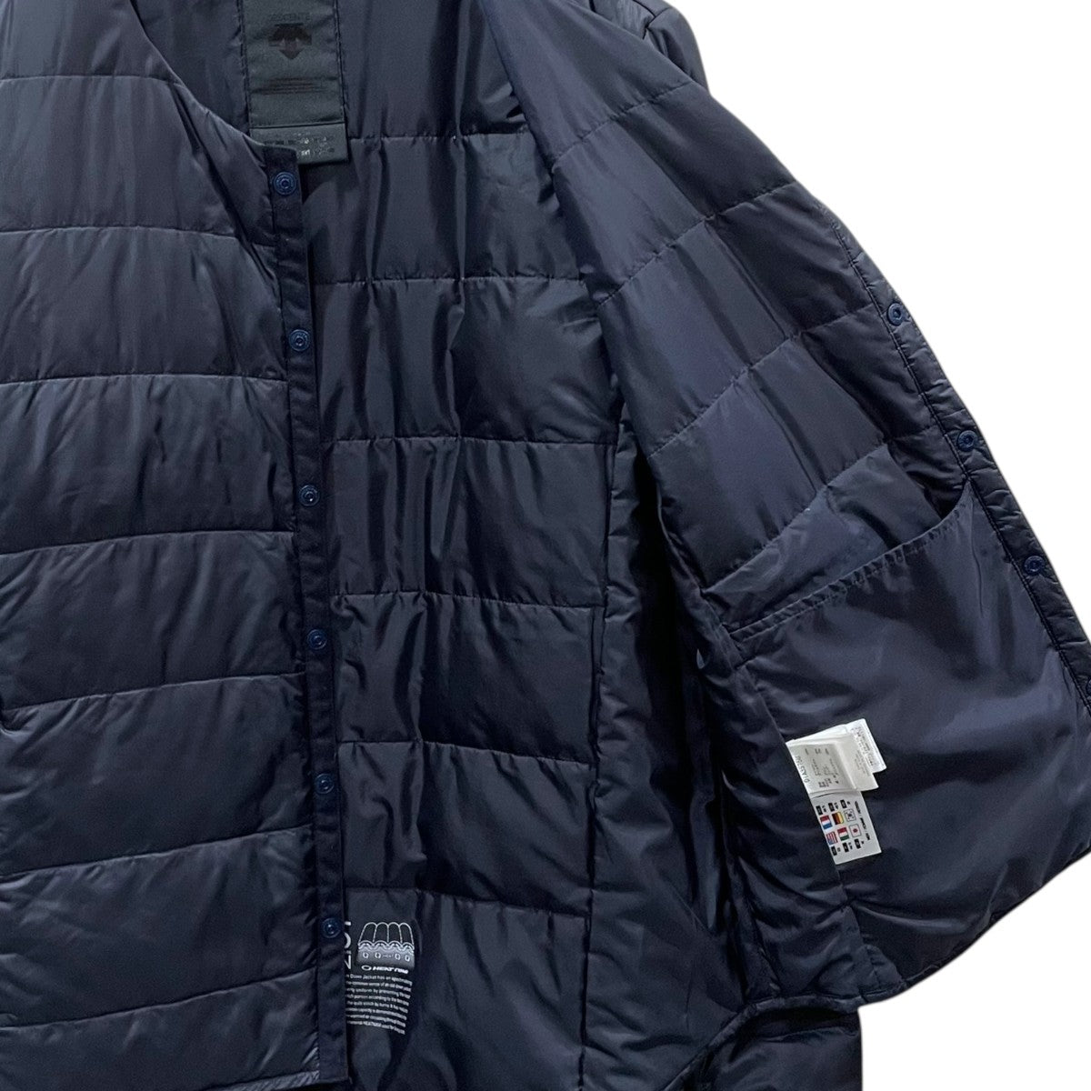 DESCENTE(デサント) ノーカラーダウンジャケット HCS DOWN