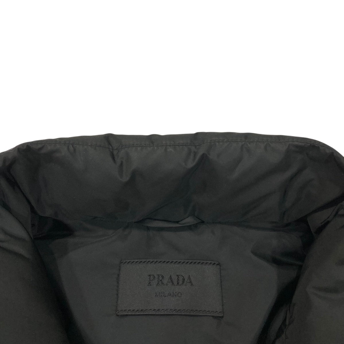PRADA プラダ　三角ロゴプレート　黒　ダウンベスト　SGH191 PRADA プラダ三角ロゴプレート黒ダウンベストSGH191