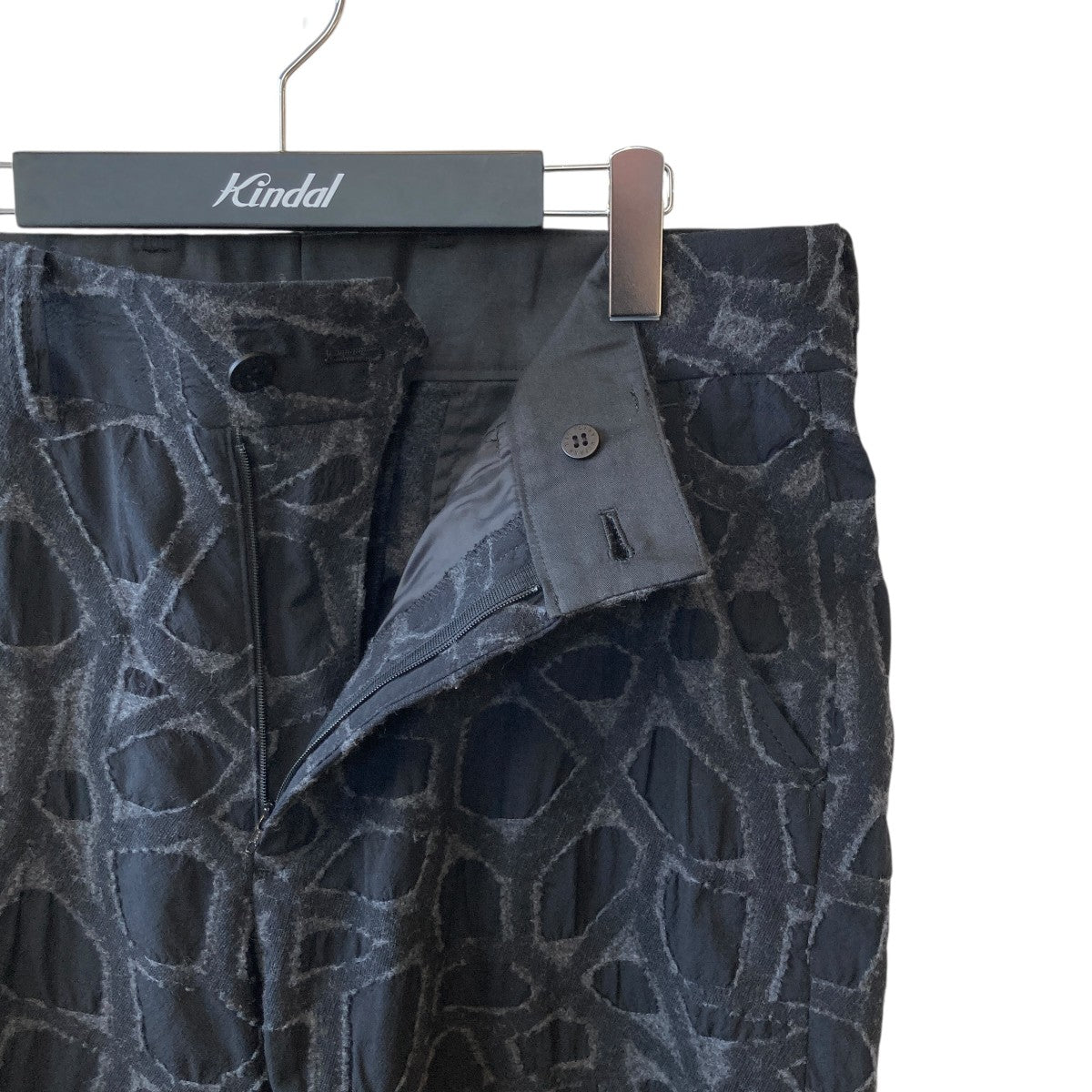 Net-cut jacquard design tapered pantsパンツME81FF238