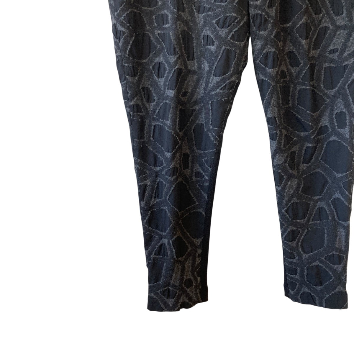 Net-cut jacquard design tapered pantsパンツME81FF238