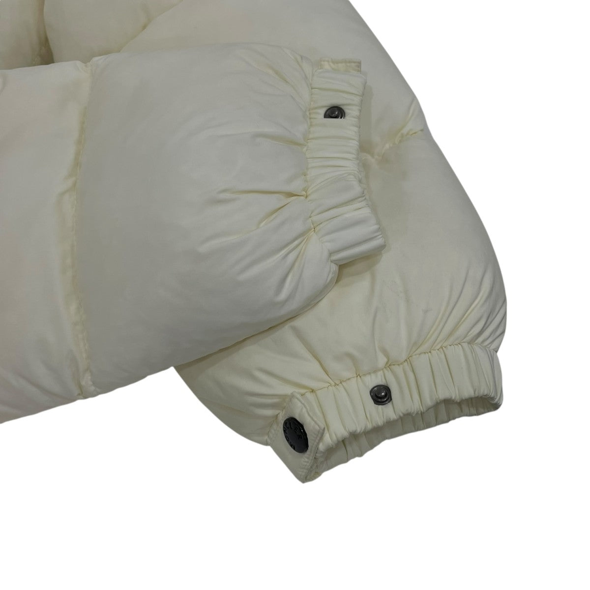 【値下げ中】MONCLER ホワイトダウンジャケット MONCLER(モンクレール) ダウンジャケットG20931A00007