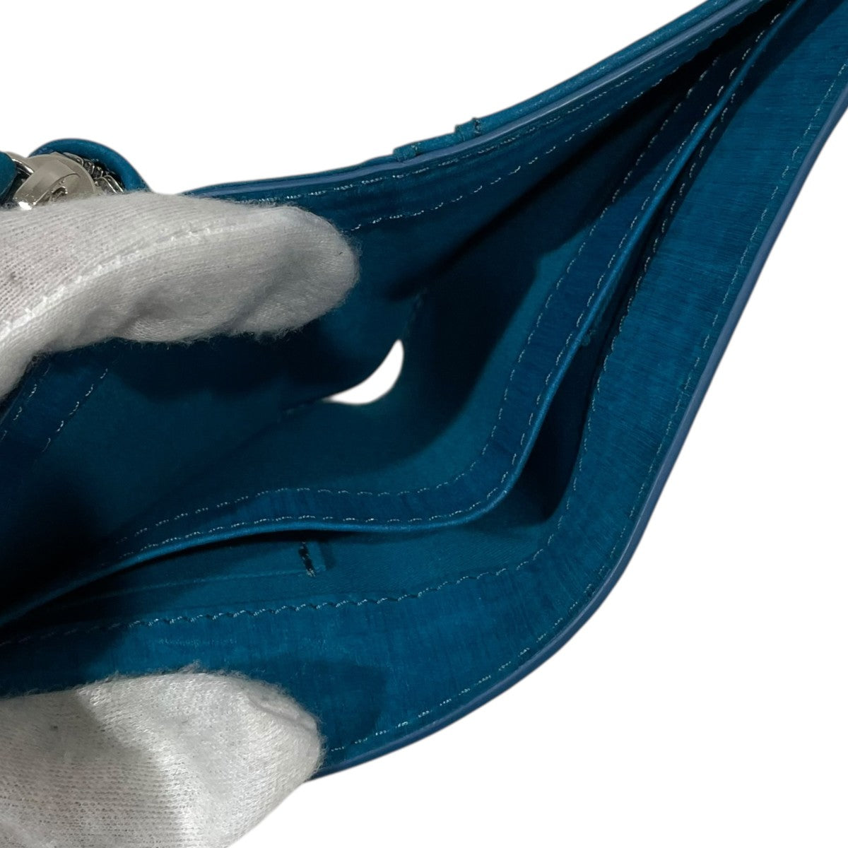 ラウンドファスナーミドルウォレット Sand サンド 04281