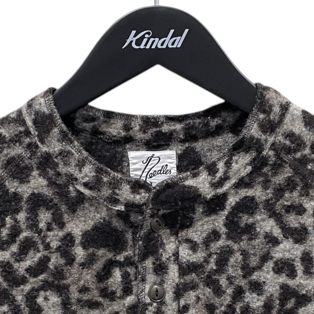 レオパード柄ヘンリーネックカットソー Henley Neck Top - Leopard Knit Jq． ンリーネック トップ - レオパード ニット ジャカード
