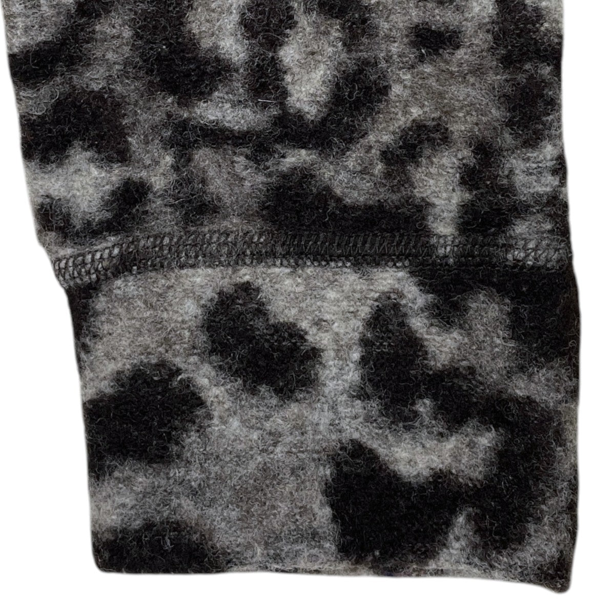 レオパード柄ヘンリーネックカットソー Henley Neck Top - Leopard Knit Jq． ンリーネック トップ - レオパード ニット ジャカード