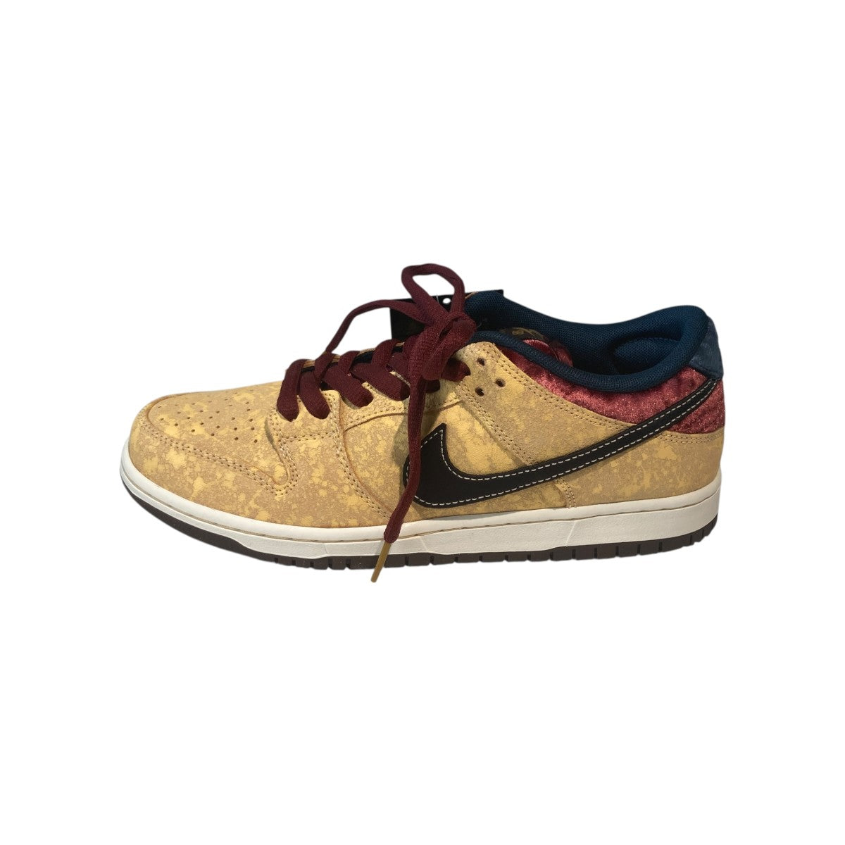 SB Dunk Low Pro City of Cinema／Celestial Gold and Dark Team RedローカットスニーカーFZ1278-200