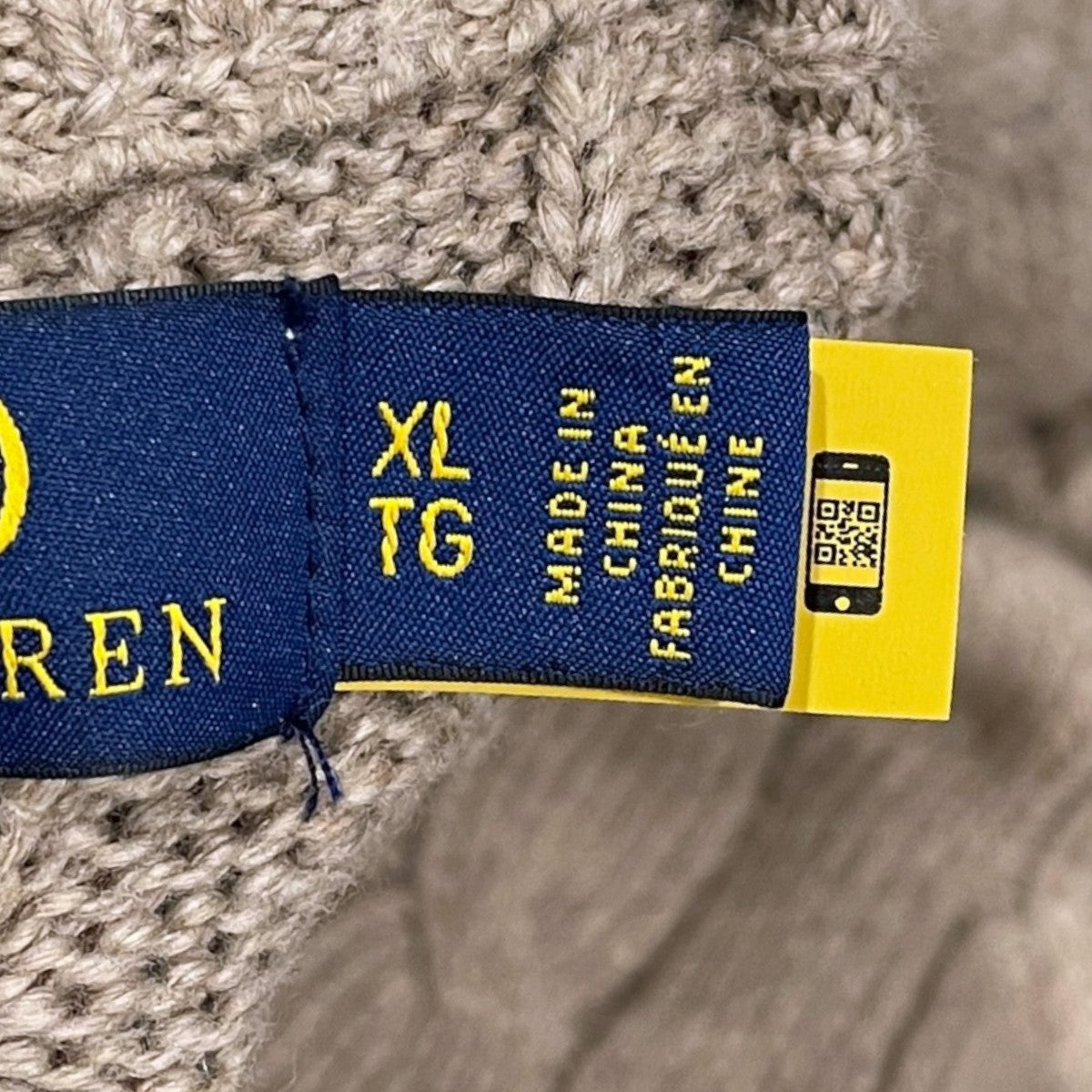 ハーフジップケーブルニットセーター