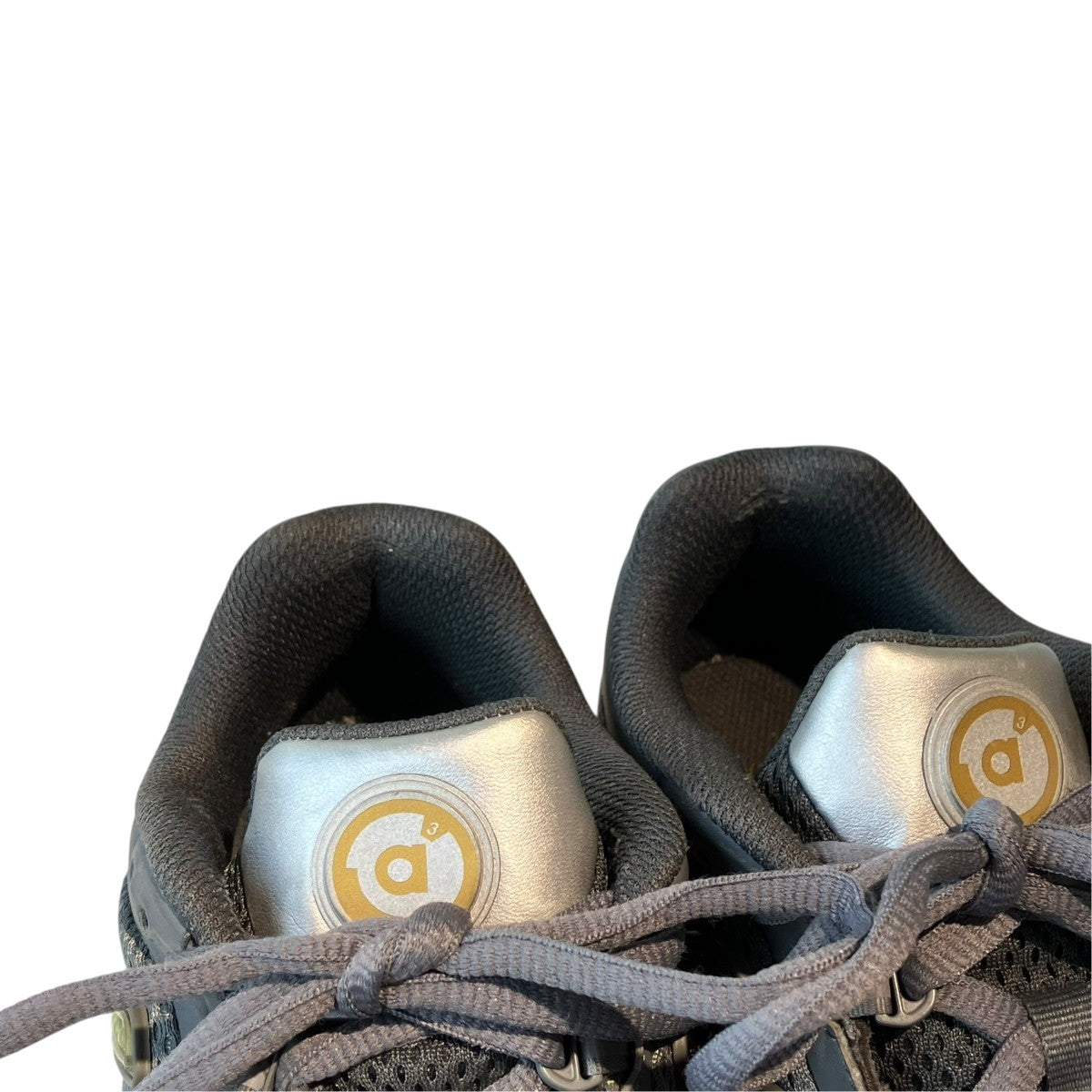 Megaride Grey Four／Gold Metallic／Matte SilverスニーカーIE6531