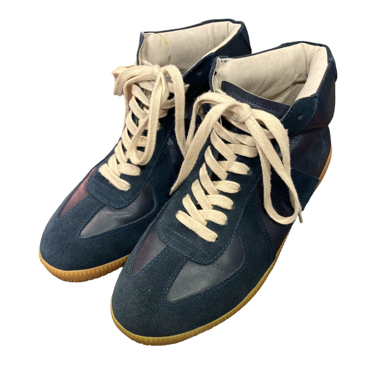 Maison Margiela（メゾンマルジェラ） Maison Margiela メゾン マルジェラのハイカットジャーマントレーナースニーカーです。 古着・中古 アイテム