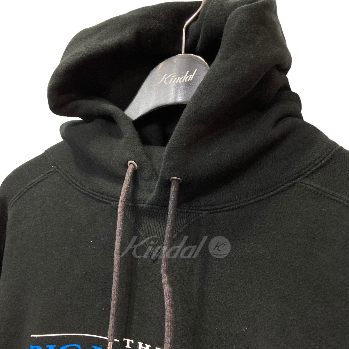 サカイ ビッグリボウスキの「BIG LEBOWSKI HOODIE」プリントプルオーバーパーカーです。 sacai×THE BIG LEBOWSKI トップス 古着・中古アイテム