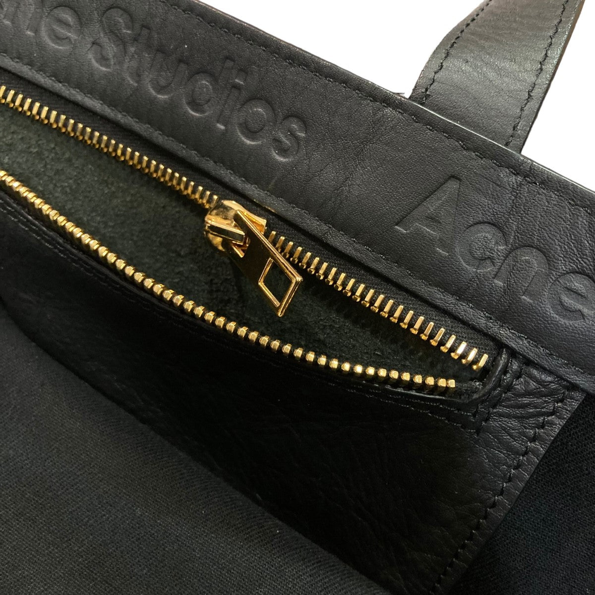 ACNE STUDIOS(アクネストゥディオズ) シャイニートートバッグFN-UX-BAGS000065 FN-UX-BAGS000065 ブラック  サイズ F｜【公式】カインドオルオンライン ブランド古着・中古通販【kindal】