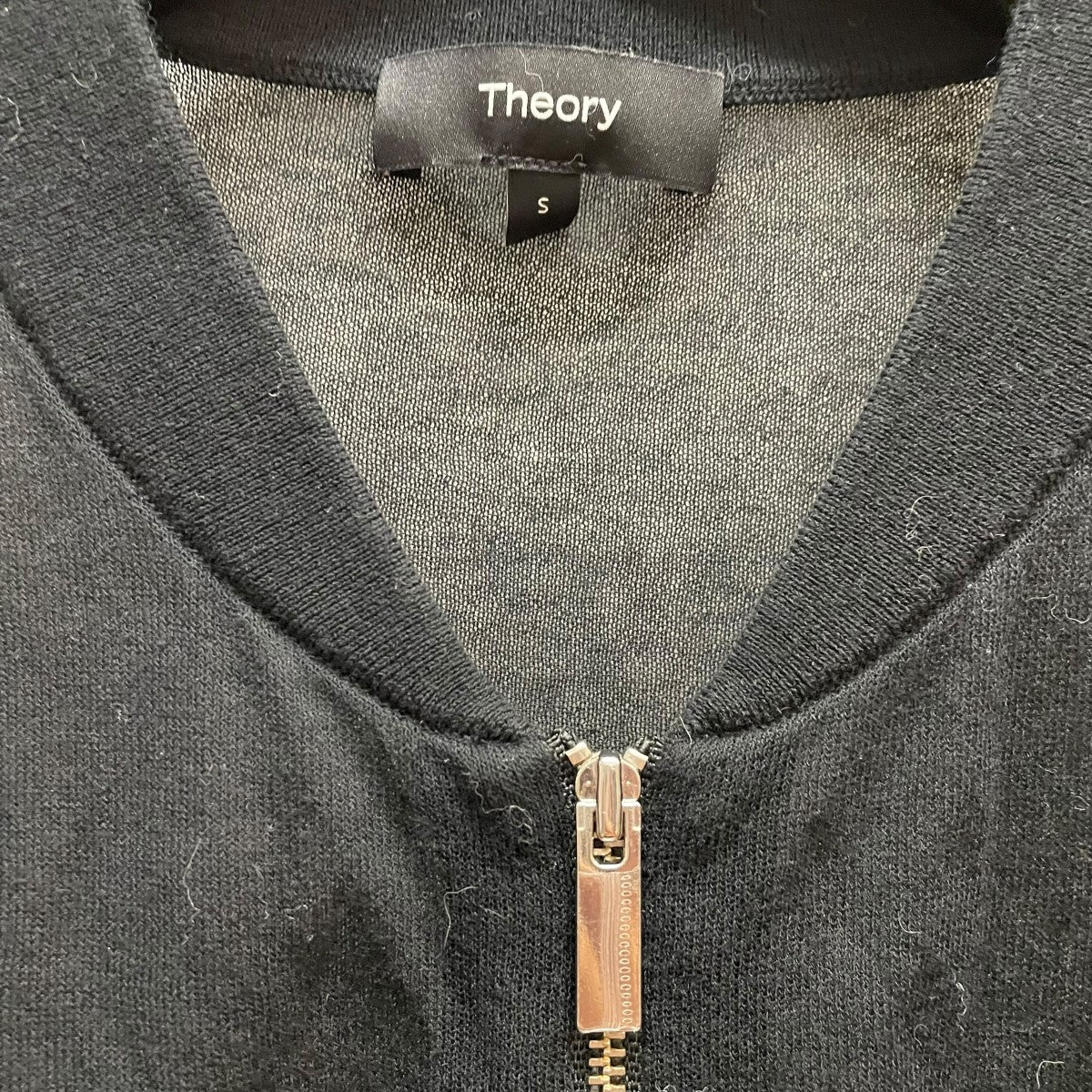 セオリーのSHEER BOMBER AIRY COTTON シアーニットジップブルゾン 01-4203703-050-902です。 theory アウター 古着・中古アイテム