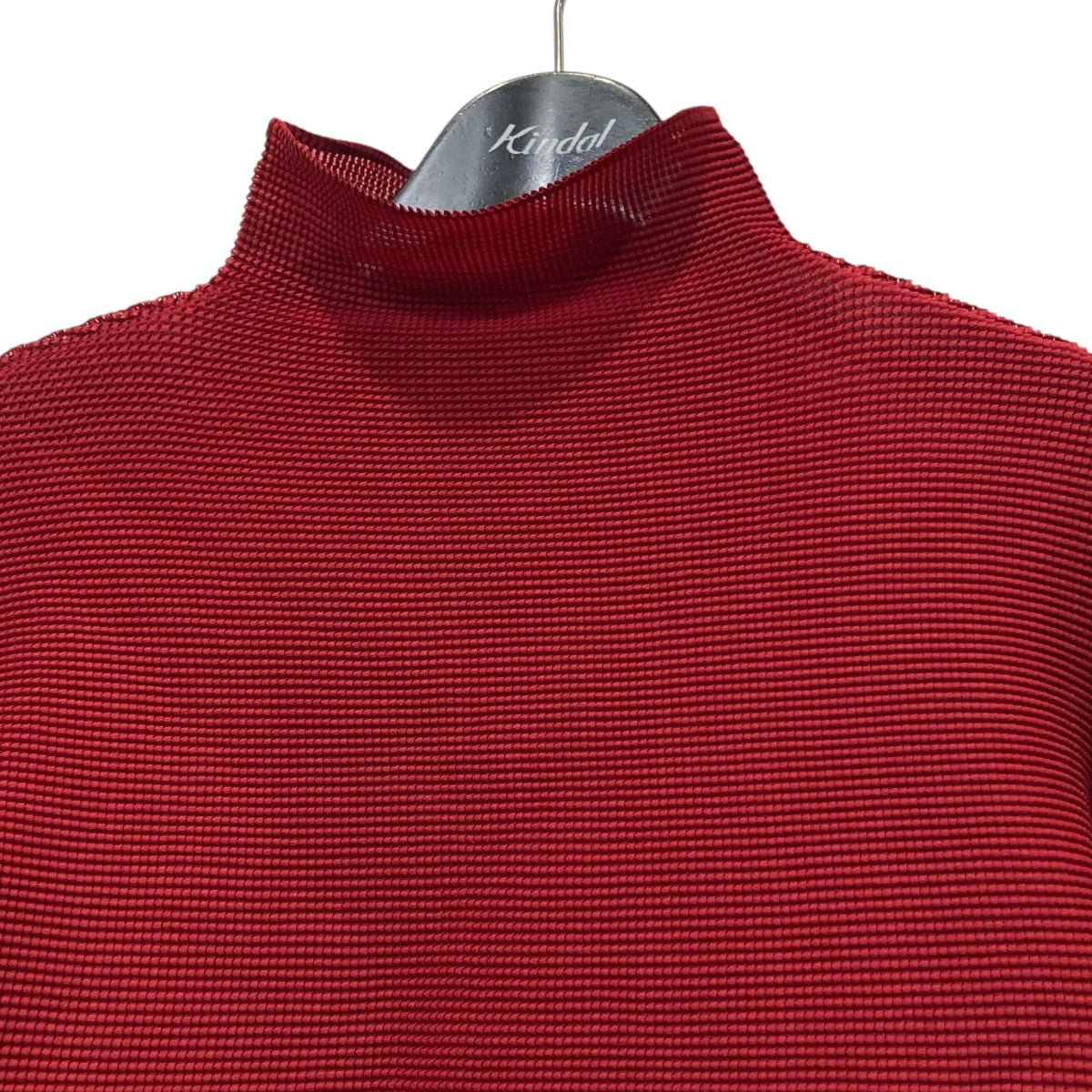 ミーイッセイミヤケ me ISSEY MIYAKE 半袖カットソー M113FK031 レッド サイズ：FREE me ISSEY MIYAKE ミーイッセイミヤケ 半袖カットソー M113FK031