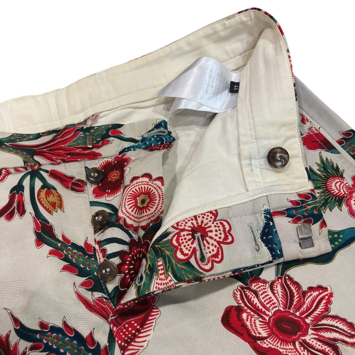 ハンガー付き グッチ ショートパンツ ボタニカル 花柄 金ボタン 牛革 パッチ GUCCI グッチ 花柄 ポピープリント シルク ショートパンツ SIZE