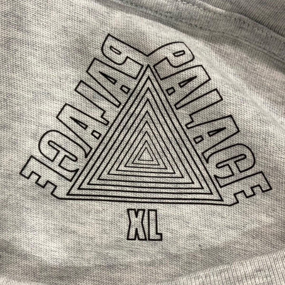 Palace Tシャツ ダークグレー ストライプ セール】Geometric Skyline Drawcord T-Shirt / ジオメトリック