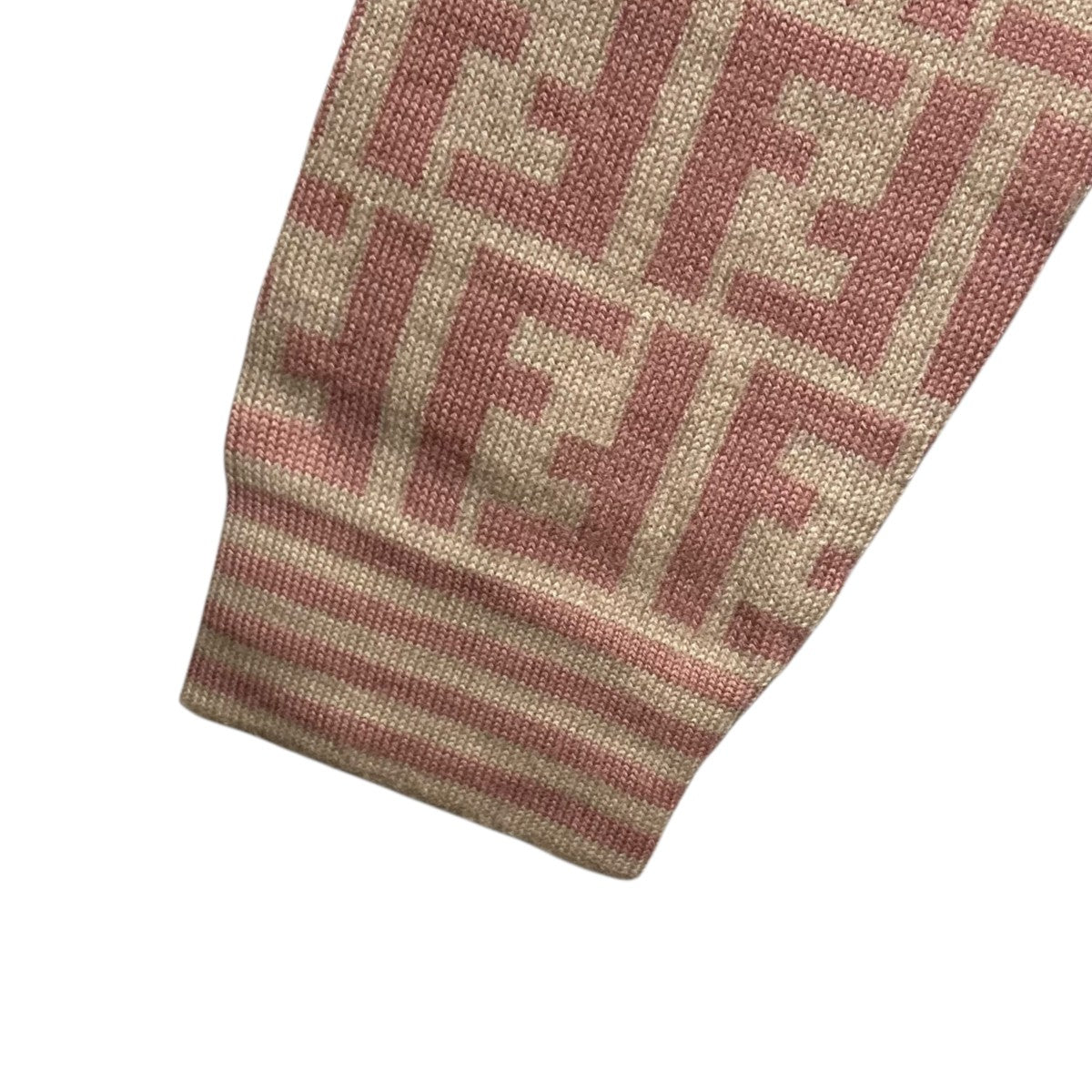 送料込み FENDI フェンディ 手袋 ズッカ柄 ウール100％ FENDI 未使用 フェンディ 手袋 ウール 100％ グレー ズッカ